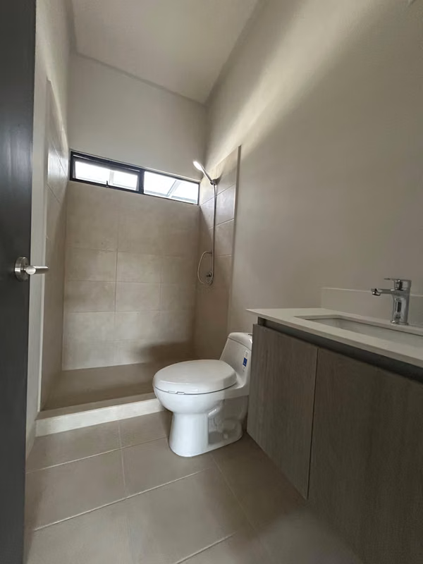 Alquiler casa en Lindora T-101