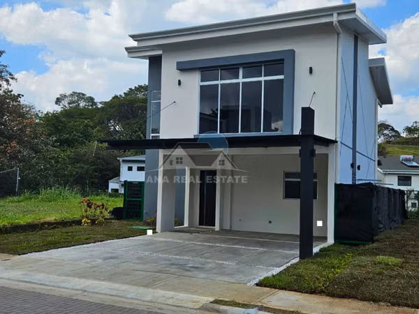 CASA EN VENTA O ALQUILER EN CONDOMINIO LIV52, BELÉN