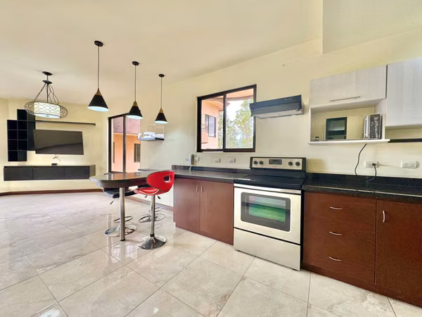 Apartamento espacioso con electrodomésticos Los Arcos, Cariari Heredia