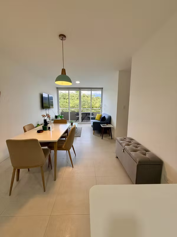 Sale of modern apartment in Monte Alto with spectacular view to the East.