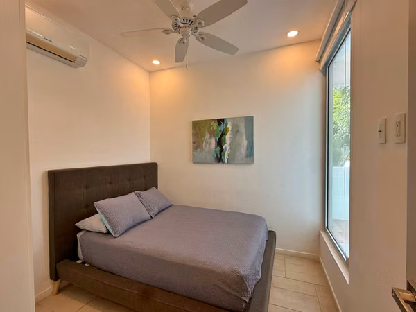 Venta condo amueblado a 50m de la playa, Sunset Boulevard, Jacó. (MV)