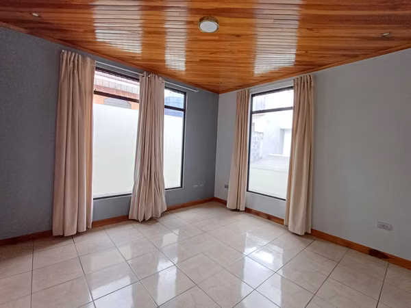 Se vende amplia &amp; elegante casa