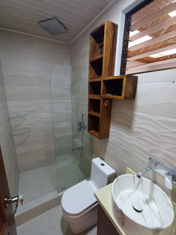Se vende amplia &amp; elegante casa