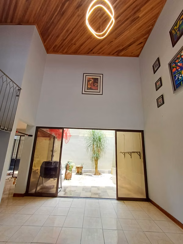 Se vende amplia &amp; elegante casa