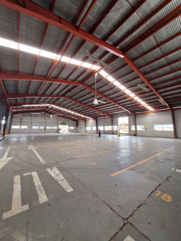 Large Warehouse Ideal for Storage and Distribution ID6011