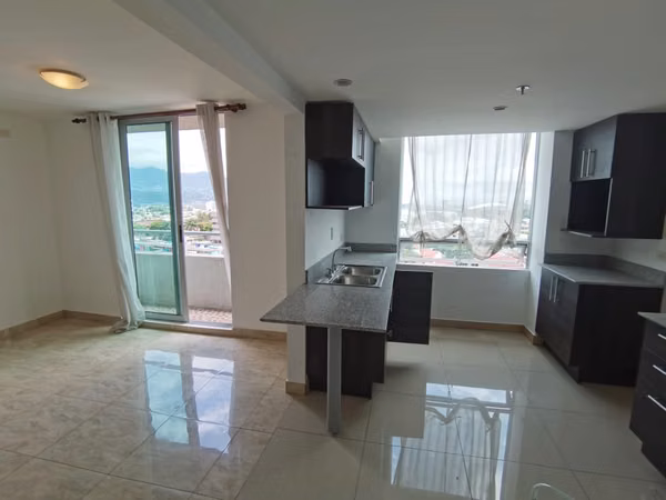 Barrio Don Bosco, hermoso-fino-amplio 115 m2, 3 hab, 2 baños, sala-TV, bodega, amenidades.