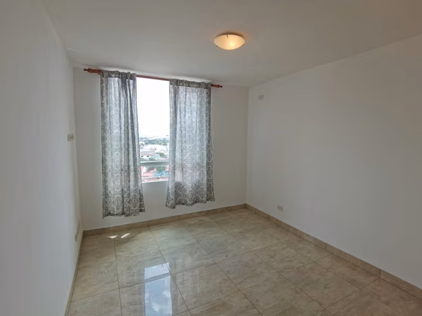 Barrio Don Bosco, hermoso-fino-amplio 115 m2, 3 hab, 2 baños, sala-TV, bodega, amenidades.