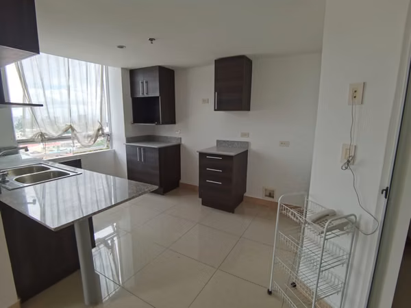 Barrio Don Bosco, hermoso-fino-amplio 115 m2, 3 hab, 2 baños, sala-TV, bodega, amenidades.