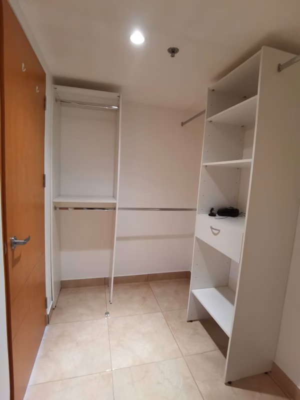 Barrio Don Bosco, hermoso-fino-amplio 115 m2, 3 hab, 2 baños, sala-TV, bodega, amenidades.