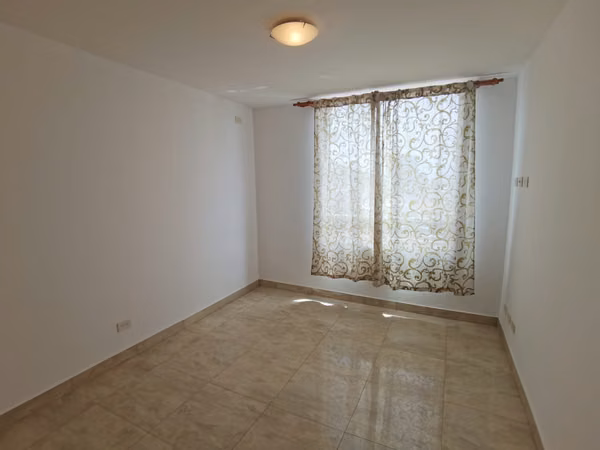 Barrio Don Bosco, hermoso-fino-amplio 115 m2, 3 hab, 2 baños, sala-TV, bodega, amenidades.