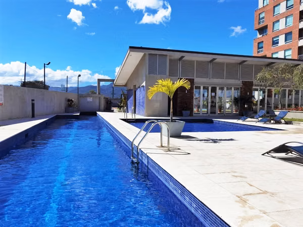 Barrio Don Bosco, hermoso-fino-amplio 115 m2, 3 hab, 2 baños, sala-TV, bodega, amenidades.