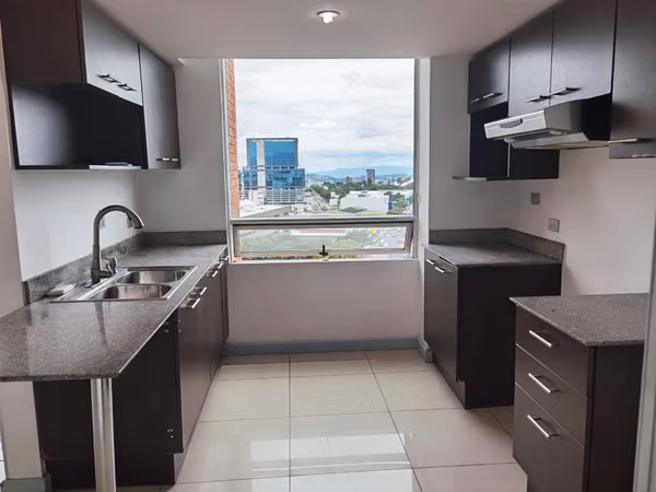 Barrio Don Bosco, hermoso-fino-amplio 115 m2, 3 hab, 2 baños, sala-TV, bodega, amenidades.