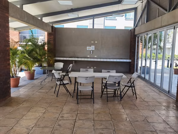 Barrio Don Bosco, hermoso-fino-amplio 115 m2, 3 hab, 2 baños, sala-TV, bodega, amenidades.