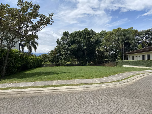 Oportunidad de Lote en Santa Ana, Piedades - Condominio de Lujo