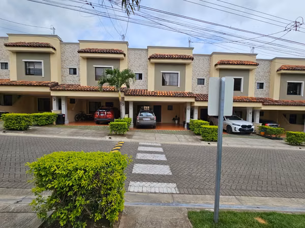 Santa Ana Hills, very linda-ampla-fina, 3 hab, 2.5 bathrooms, s-TV, full A / C, patio, coch-4, locat