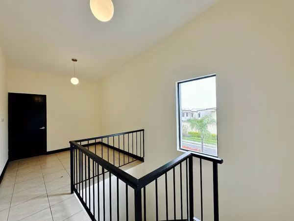 Santa Ana Hills, muy linda-amplia-fina, 3 hab, 2.5 baños, s-TV, full A/C, patio, coch-4, ubicacion.