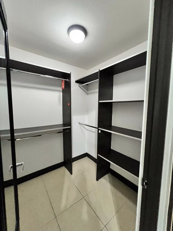 Santa Ana Hills, muy linda-amplia-fina, 3 hab, 2.5 baños, s-TV, full A/C, patio, coch-4, ubicacion.