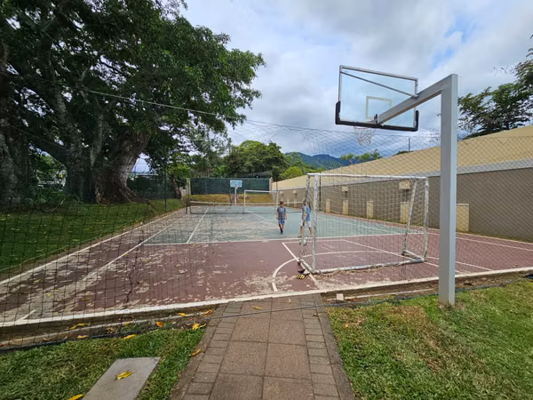 Santa Ana Hills, muy linda-amplia-fina, 3 hab, 2.5 baños, s-TV, full A/C, patio, coch-4, ubicacion.