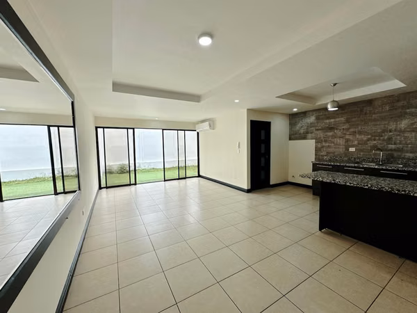 Santa Ana Hills, muy linda-amplia-fina, 3 hab, 2.5 baños, s-TV, full A/C, patio, coch-4, ubicacion.
