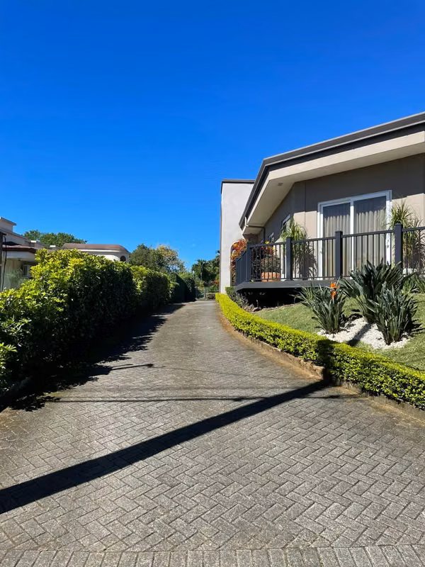 SE VENDE  CASA   CONDOMINIO VISTAS DE SANTA BARBARA 1318 M2 TERRENO