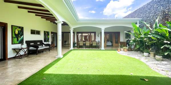 Home 3BR in Escazu Trejos Montealegre - Private Garden - Near Avenida