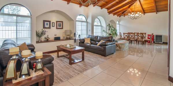 Home 3BR in Heredia Cariari - Pool Terrace - Family Living Space