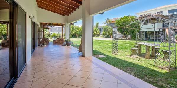 Home 5BR in Curridabat Altamonte - Green Garden - Near Schools