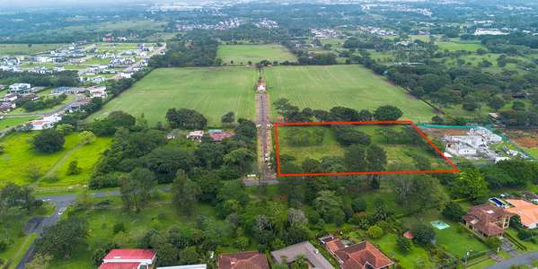 Lot in Alajuela Los Reyes - Golf Polo Community - Prime Location