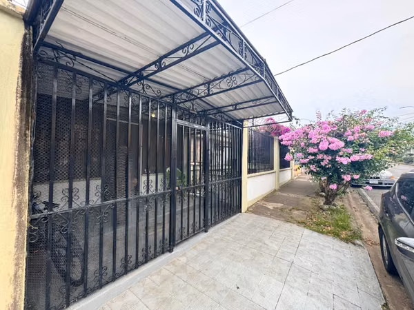 House with student rooms for investors in Tibás -EU