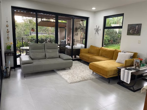 Venta de Casa en Condominio en Heredia Santa Bárbara | Amplios Espacios OPORTUNIDAD POR VIAJE