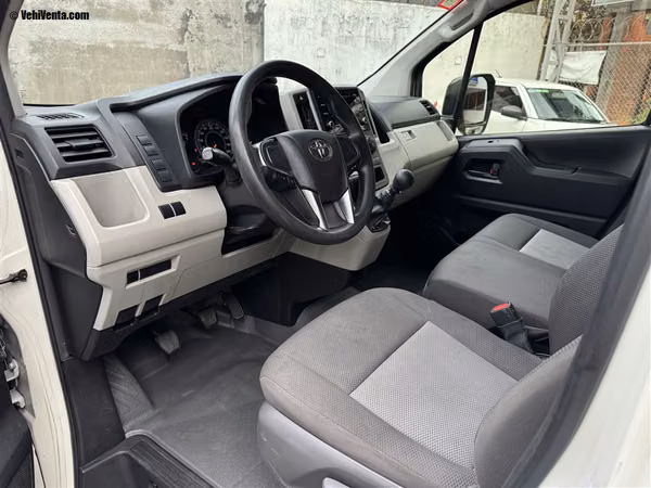 TOYOTA HIACE 2023 MANUAL DIESEL BLANCO