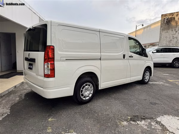 TOYOTA HIACE 2023 MANUAL DIESEL BLANCO