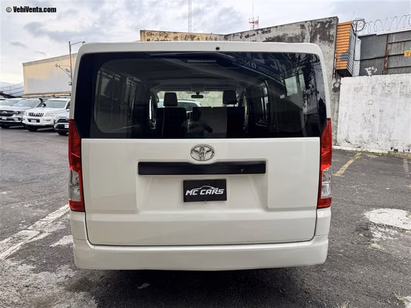 TOYOTA HIACE 2023 MANUAL DIESEL BLANCO