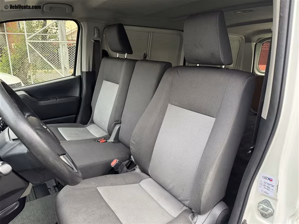 TOYOTA HIACE 2023 MANUAL DIESEL BLANCO