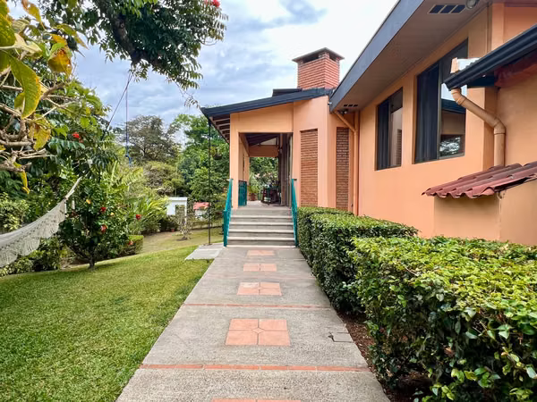 Venta de casa en Escazú centro, complejo privado