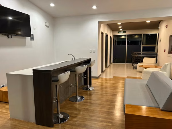 Modern Apartment in San Rafael de Escazú $1250.00 Full Amenities