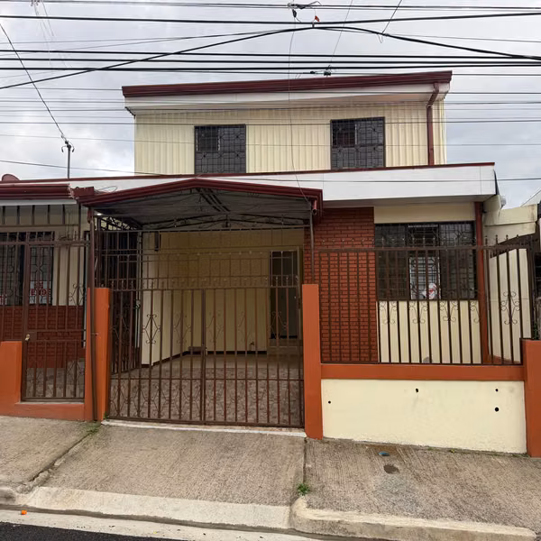 Casa de 5 habitaciones en Paso Ancho – Amplia y céntrica 75 millones