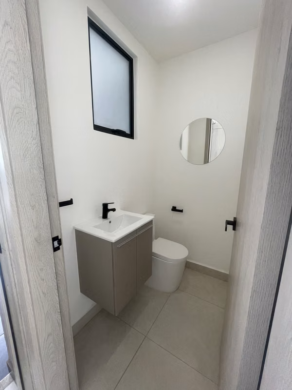 Elegante casa contemporáneo , en Condominio Lindora Village .