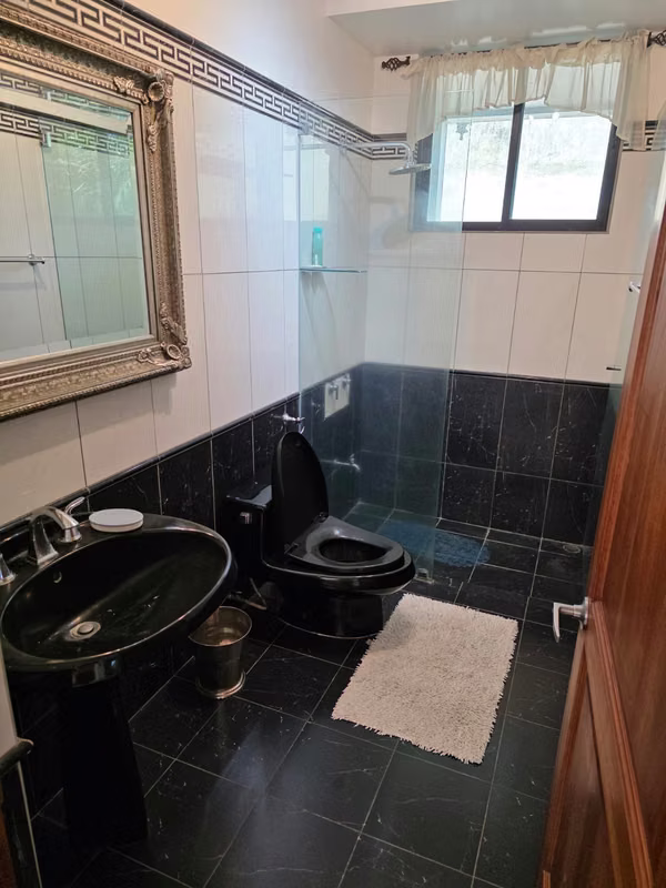 Se alquila casa de lujo, totalmente amueblada en Cartago, San Rafael de Oreamuno.