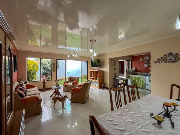 House for sale Barrio Córdoba, Zapote, 1 Floor with Garden and Office