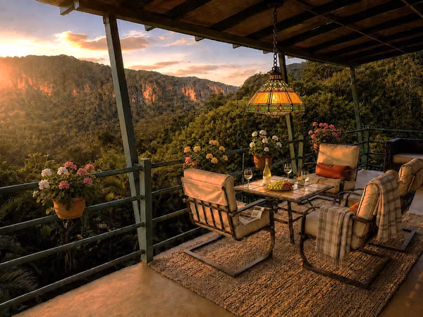 Propiedad con casa independiente en Ciudad Colón: Naturaleza y rentabilidad (ref : 38)