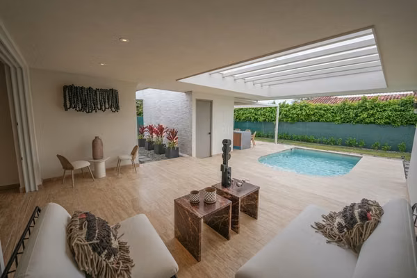 Venta de Casa de Lujo de Un Nivel en Bosques de Lindora | Santa Ana