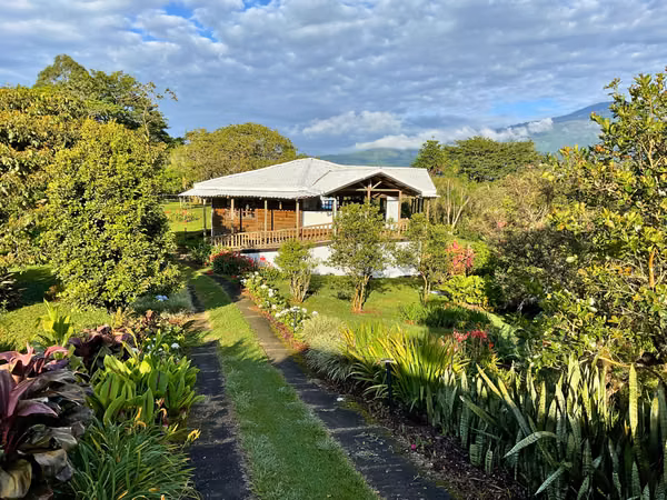 Quinta con 2 Casas en Sta Cruz de Turrialba - 1.5 Hectáreas