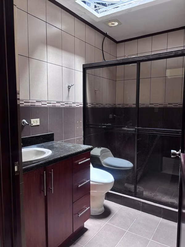 It is sold house in San Rafael Abajo, Desamparados.