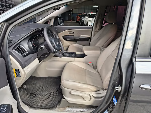 KIA CARNIVAL 2015 AUTOMATICO