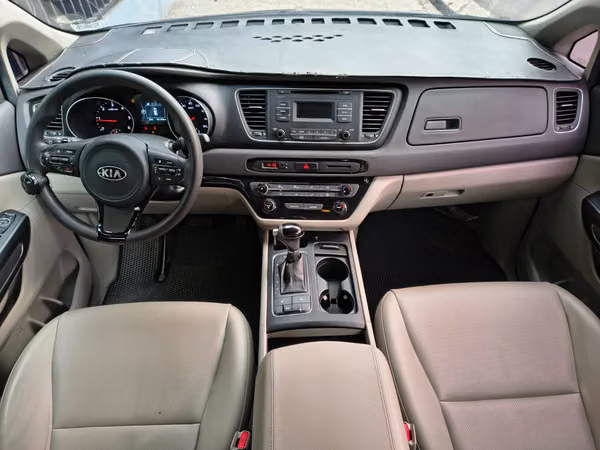 KIA CARNIVAL 2015 AUTOMATICO