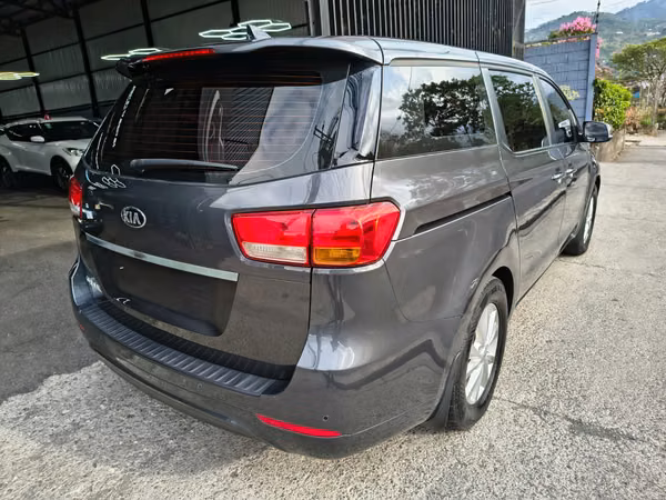 KIA CARNIVAL 2015 AUTOMATICO
