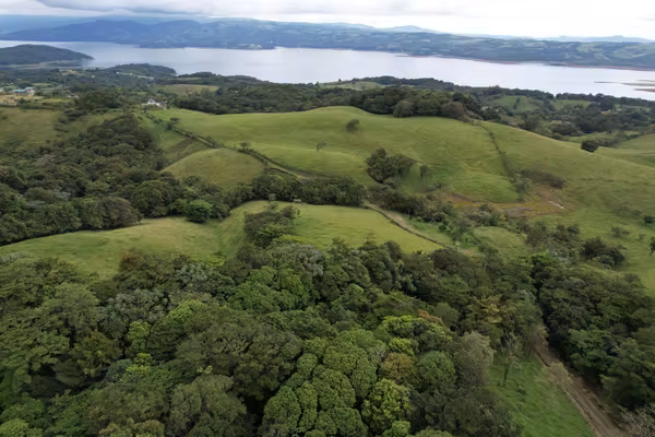 Private Farm with Breathtaking Lake and Volcano Views in Tilarán