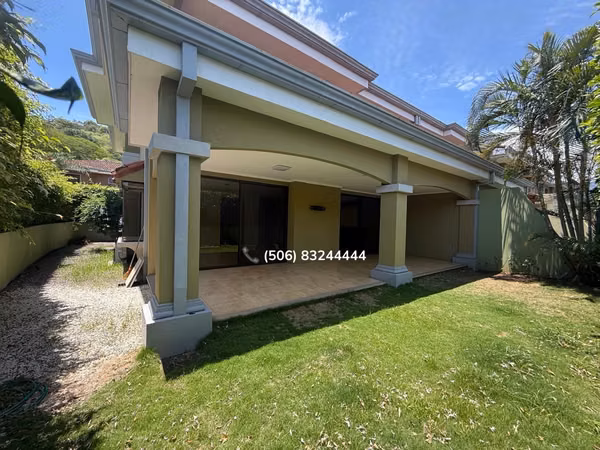 VENTA DE CASA UBICADA EN POZOS, SANTA ANA