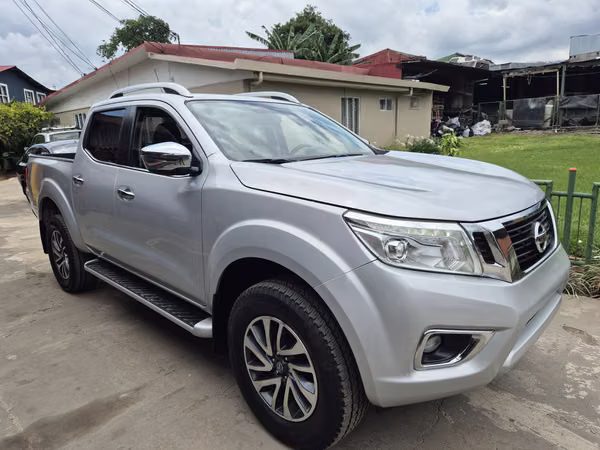 Nissan frontier np300 LE